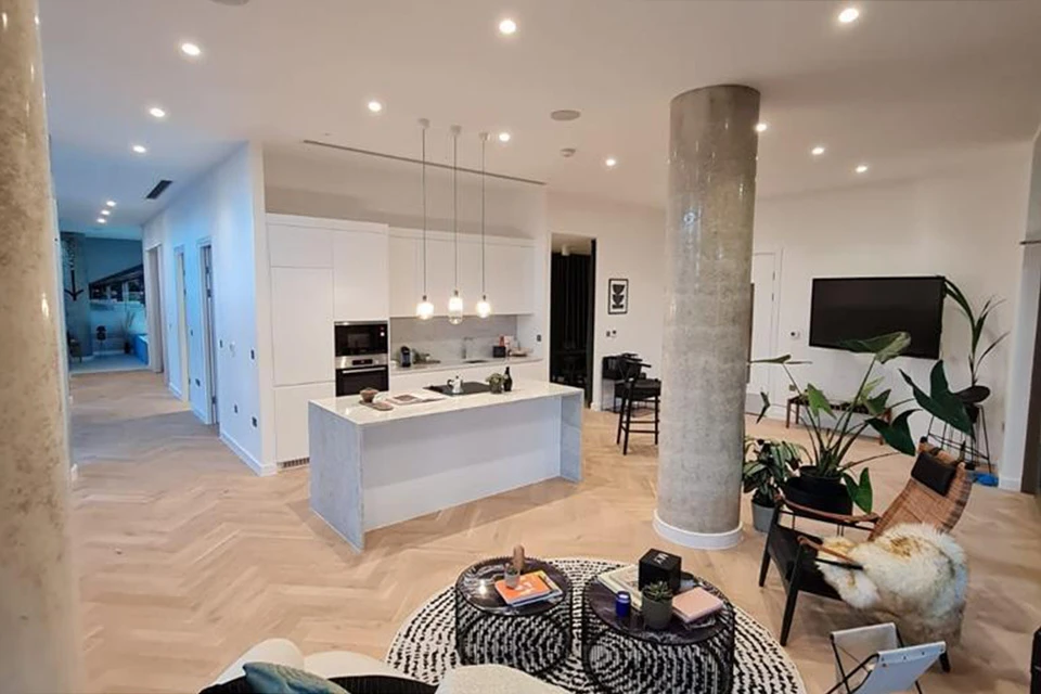 Natural Engineered Flooring Oak Herringbone White Cream UV Oiled 14/3mm By 100mm By 600mm 4 Natural Engineered Flooring Oak Herringbone White Cream UV Oiled 14/3mm By 100mm By 600mm - Image 2