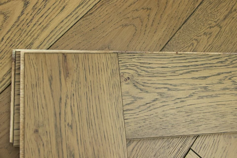 Natural Engineered Flooring Oak Herringbone Cognac Brushed UV Lacquered 15/4mm By 90mm By 600mm 6 Natural Engineered Flooring Oak Herringbone Cognac Brushed UV Lacquered 15/4mm By 90mm By 600mm - Image 4