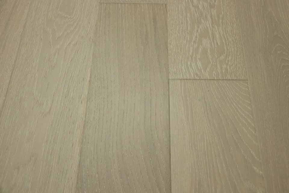 Natural Engineered Flooring Oak Sunny White Brushed UV Oiled 14/3mm By 150mm By 400-1500mm 5 Natural Engineered Flooring Oak Sunny White Brushed UV Oiled 14/3mm By 150mm By 400-1500mm - Image 3