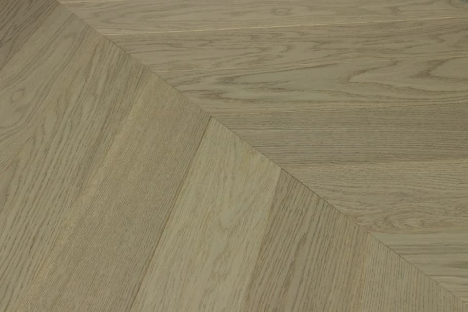 Natural Engineered Flooring Oak Chevron Roma Brushed UV Oiled 15/4mm By 90mm By 600mm 5 Natural Engineered Flooring Oak Chevron Roma Brushed UV Oiled 15/4mm By 90mm By 600mm - Image 3