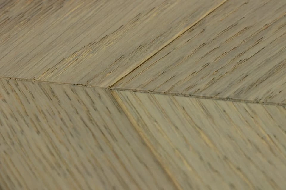 Natural Engineered Flooring Oak Chevron Roma Brushed UV Oiled 15/4mm By 90mm By 600mm 6 Natural Engineered Flooring Oak Chevron Roma Brushed UV Oiled 15/4mm By 90mm By 600mm - Image 4