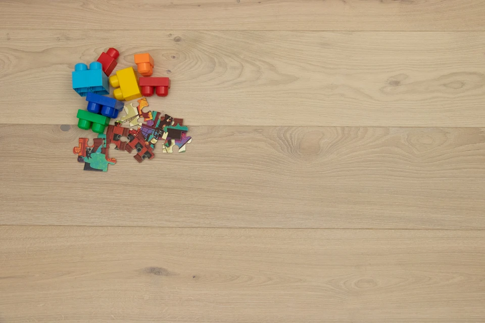 Natural Engineered Flooring Oak Bespoke White Sand Brushed UV Oiled 16/4mm By 220mm By 1500-2400mm 3 Natural Engineered Flooring Oak Bespoke White Sand Brushed UV Oiled 16/4mm By 220mm By 1500-2400mm