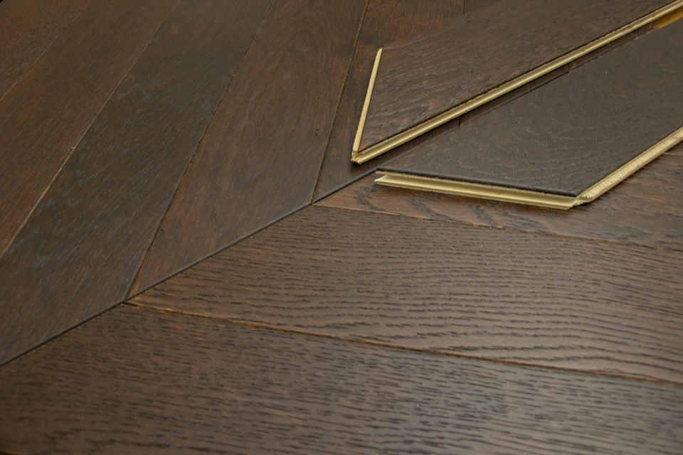 Natural Engineered Flooring Oak Chevron Black Tea Light Brushed UV Oiled 15/4mm By 90mm By 600mm 6 Natural Engineered Flooring Oak Chevron Black Tea Light Brushed UV Oiled 15/4mm By 90mm By 600mm - Image 4