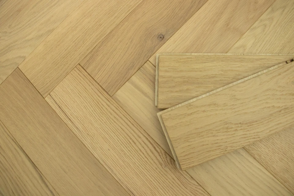 Natural Engineered Flooring Oak Herringbone Non Visible Brushed UV Lacquered 15/4mm By 90mm By 600mm 7 Natural Engineered Flooring Oak Herringbone Non Visible Brushed UV Lacquered 15/4mm By 90mm By 600mm - Image 5