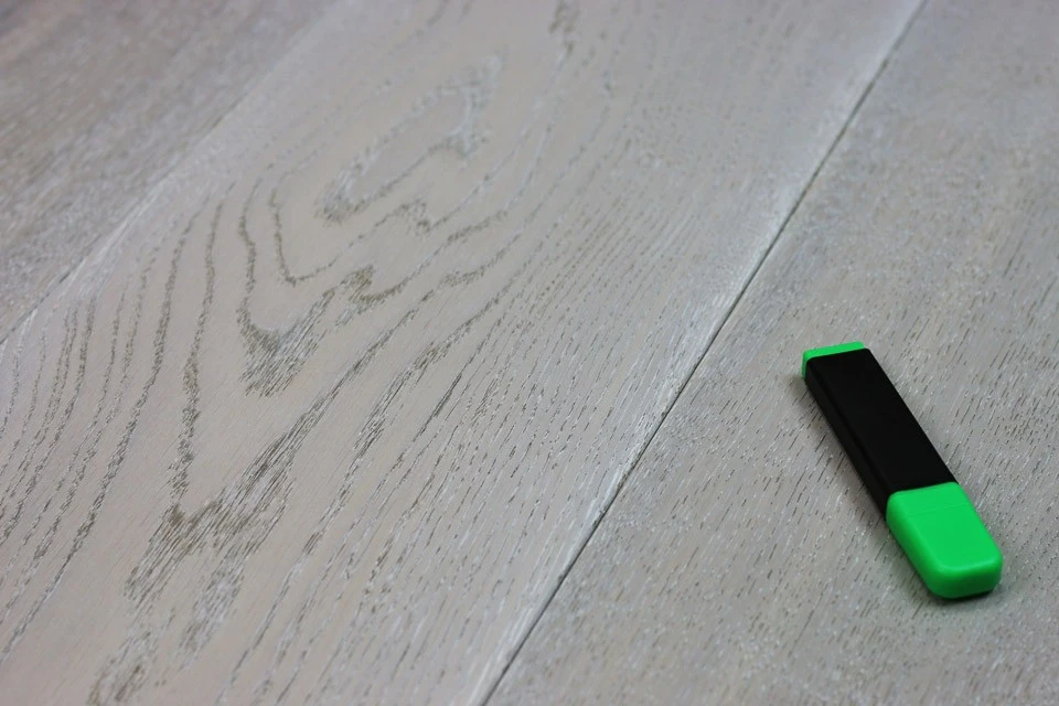 Natural Engineered Flooring Oak Mayfair Hardwax Oiled 16/4mm By 220mm By 1500-2400mm 3 Natural Engineered Flooring Oak Mayfair Hardwax Oiled 16/4mm By 220mm By 1500-2400mm