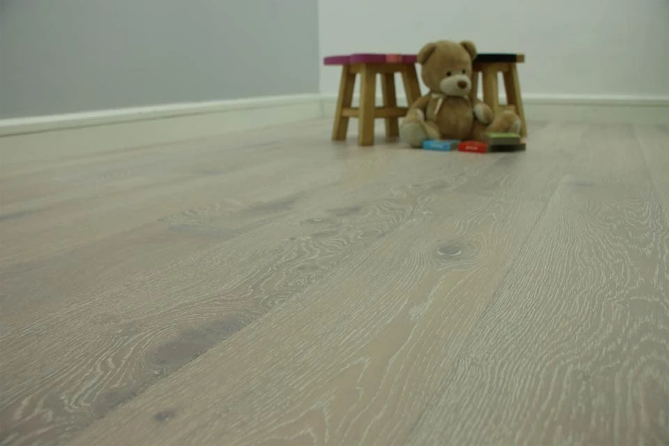 Natural Engineered Flooring Oak Sunny White Brushed UV Oiled 14/3mm By 190mm By 1900mm 6 Natural Engineered Flooring Oak Sunny White Brushed UV Oiled 14/3mm By 190mm By 1900mm - Image 4