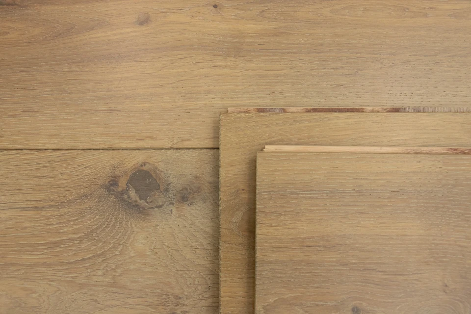 Natural Engineered Flooring Oak Bespoke Silver Tiger Hardwax Oiled 16/4mm By 220mm By 1300-2400mm 6 Natural Engineered Flooring Oak Bespoke Silver Tiger Hardwax Oiled 16/4mm By 220mm By 1300-2400mm - Image 4