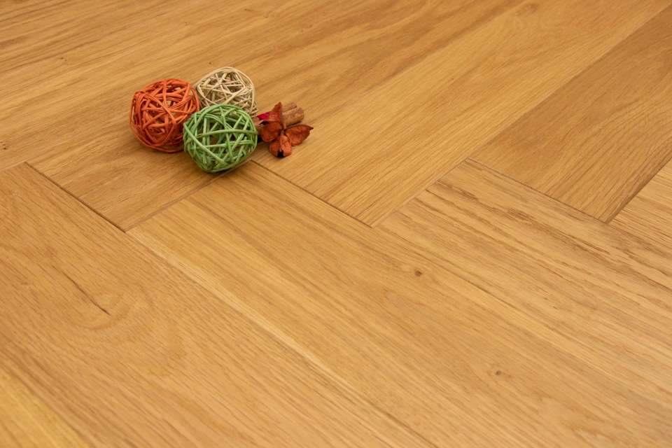 Natural Engineered Flooring Oak Herringbone Brushed Uv Matt Lacquered 15/4mm By 90mm By 600mm - Image 4