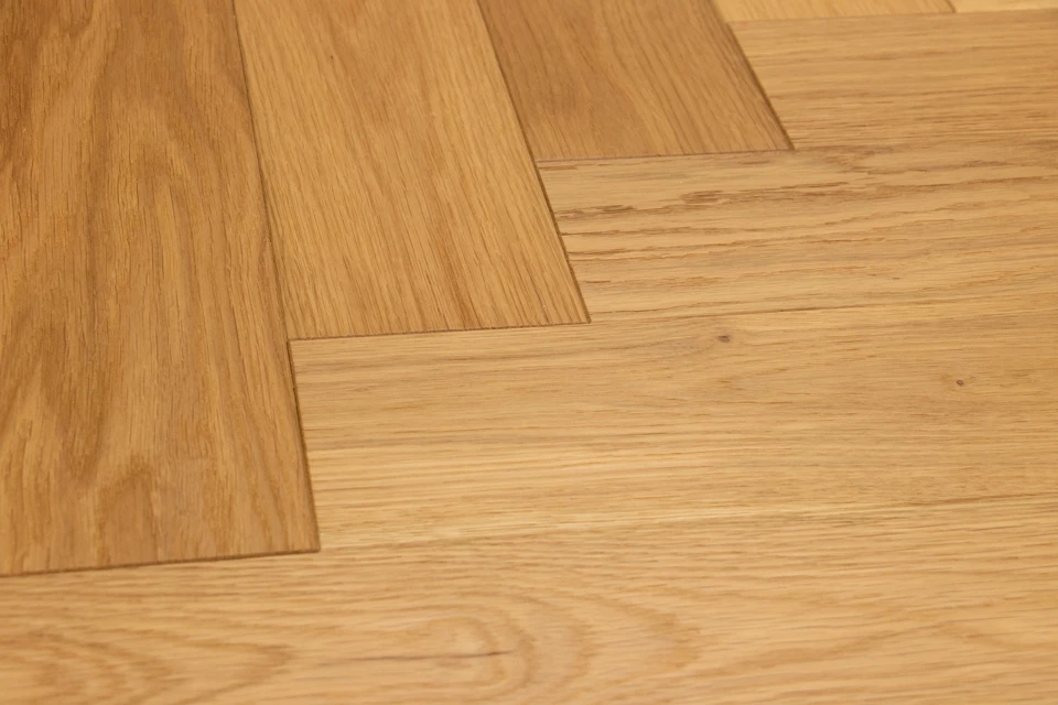 Natural Engineered Flooring Oak Herringbone Brushed Uv Matt Lacquered 15/4mm By 90mm By 600mm - Image 3