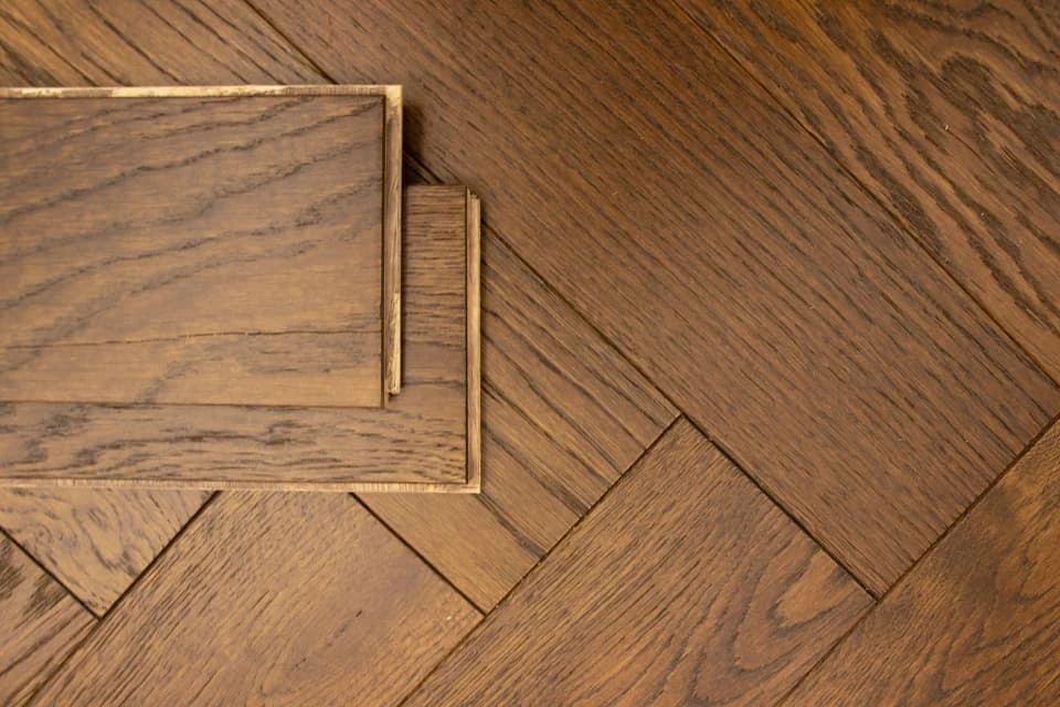 Natural Engineered Flooring Oak Herringbone Coffee Brushed UV Lacquered 15/4mm By 90mm By 600mm 6 Natural Engineered Flooring Oak Herringbone Coffee Brushed UV Lacquered 15/4mm By 90mm By 600mm - Image 4