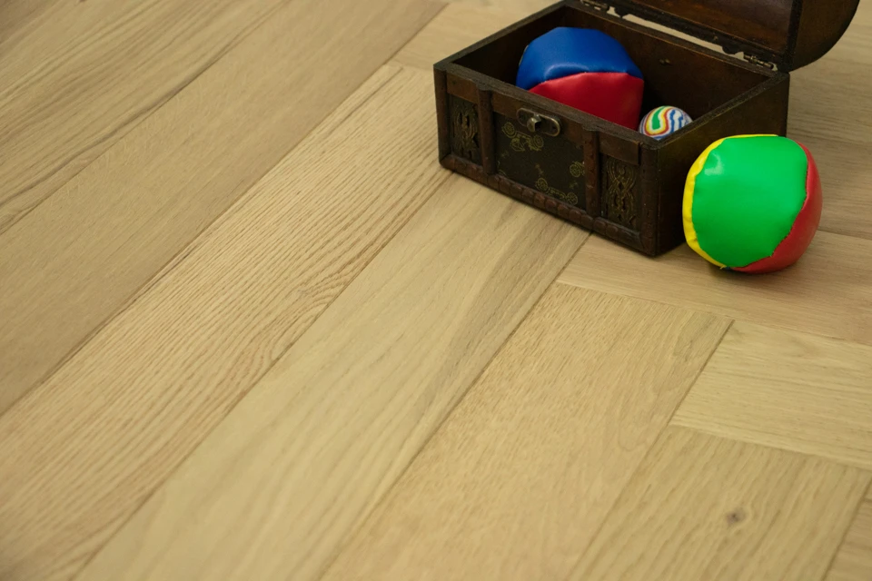 Natural Engineered Flooring Oak Herringbone Non Visible Brushed Uv Lacquered 12/2mm By 90mm By 600mm 5 Natural Engineered Flooring Oak Herringbone Non Visible Brushed Uv Lacquered 12/2mm By 90mm By 600mm - Image 3