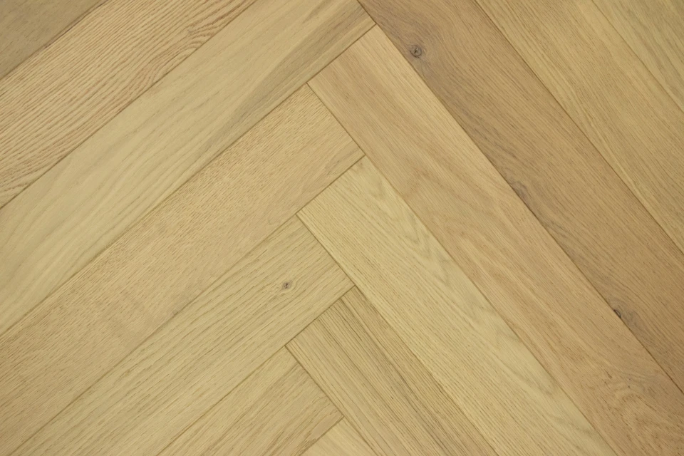 Natural Engineered Flooring Oak Herringbone Non Visible Brushed Uv Lacquered 12/2mm By 90mm By 600mm 6 Natural Engineered Flooring Oak Herringbone Non Visible Brushed Uv Lacquered 12/2mm By 90mm By 600mm - Image 4