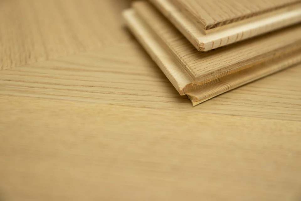 Prime Engineered Flooring Oak Chevron Non Visible Brushed UV Matt Lacquered 14/3mm By 98mm By 547mm 7 Prime Engineered Flooring Oak Chevron Non Visible Brushed UV Matt Lacquered 14/3mm By 98mm By 547mm - Image 5