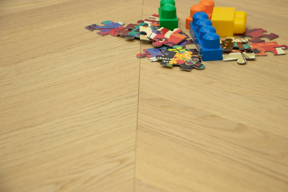 Prime Engineered Flooring Oak Chevron Non Visible Brushed UV Matt Lacquered 14/3mm By 98mm By 547mm 4 Prime Engineered Flooring Oak Chevron Non Visible Brushed UV Matt Lacquered 14/3mm By 98mm By 547mm - Image 2