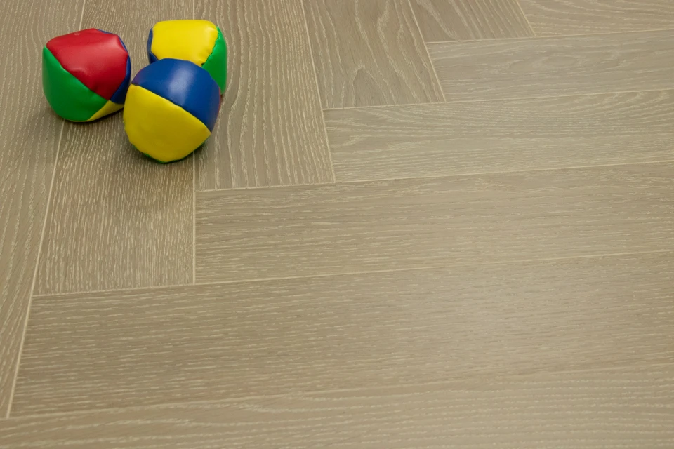 Prime Engineered Flooring Oak Herringbone Barcelona Brushed UV Matt Lacquered 14/3mm By 98mm By 790mm 4 Prime Engineered Flooring Oak Herringbone Barcelona Brushed UV Matt Lacquered 14/3mm By 98mm By 790mm - Image 2