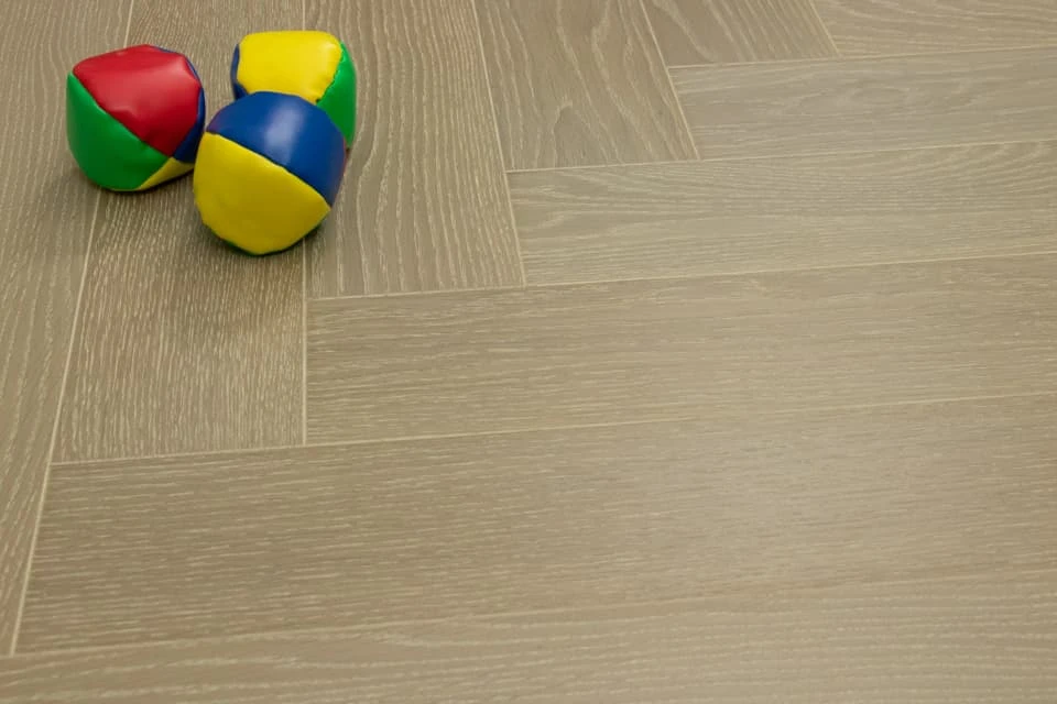 Prime Engineered Flooring Oak Herringbone Barcelona Brushed UV Matt Lacquered 14/3mm By 98mm By 490mm 5 Prime Engineered Flooring Oak Herringbone Barcelona Brushed UV Matt Lacquered 14/3mm By 98mm By 490mm - Image 3