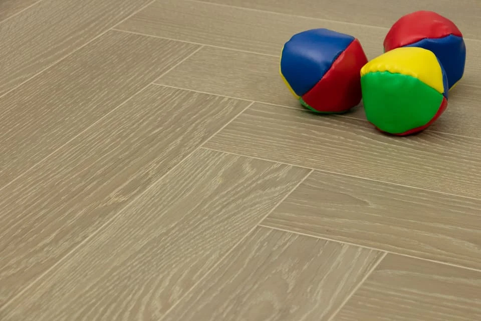 Prime Engineered Flooring Oak Herringbone Barcelona Brushed UV Matt Lacquered 14/3mm By 98mm By 490mm 4 Prime Engineered Flooring Oak Herringbone Barcelona Brushed UV Matt Lacquered 14/3mm By 98mm By 490mm - Image 2