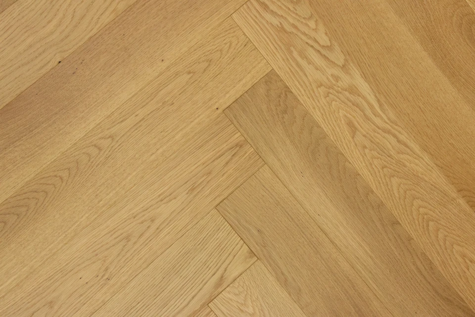 Prime Engineered Flooring Oak Herringbone Brushed UV Lacquered 14/3mm By 98mm By 588mm 5 Prime Engineered Flooring Oak Herringbone Brushed UV Lacquered 14/3mm By 98mm By 588mm - Image 3