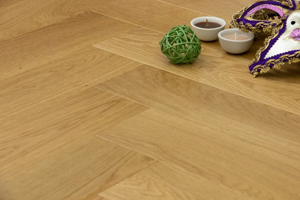 Prime Engineered Flooring Oak Herringbone Brushed UV Semi Matt Lacquered 14/3mm By 98mm By 490mm 5 Prime Engineered Flooring Oak Herringbone Brushed UV Semi Matt Lacquered 14/3mm By 98mm By 490mm - Image 3