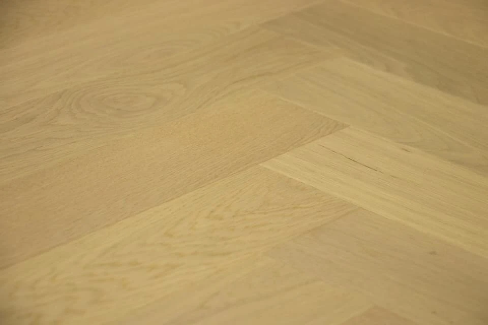 Prime Engineered Flooring Oak Herringbone Non Visible Brushed UV Matt Lacquered 14/3mm By 98mm By 588mm 7 Prime Engineered Flooring Oak Herringbone Non Visible Brushed UV Matt Lacquered 14/3mm By 98mm By 588mm - Image 5