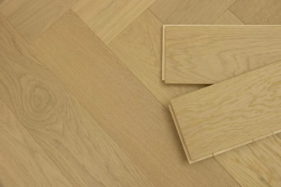 Prime Engineered Flooring Oak Herringbone Non Visible Brushed UV Matt Lacquered 14/3mm By 98mm By 588mm 4 Prime Engineered Flooring Oak Herringbone Non Visible Brushed UV Matt Lacquered 14/3mm By 98mm By 588mm - Image 2