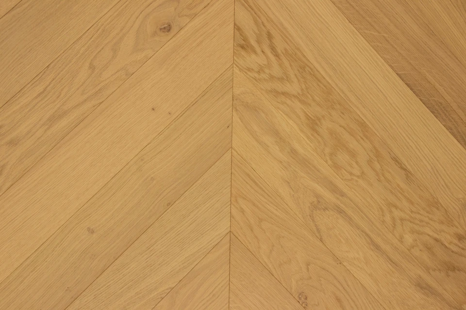 Select Engineered Flooring Oak Chevron Ribolla Brushed UV Lacquered 15/4mm By 100mm By 650mm - Image 3